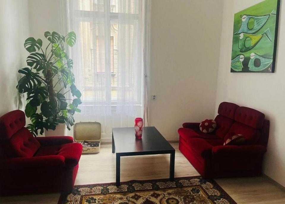 Ejjeli Majom Hostel Budapest Eksteriør billede