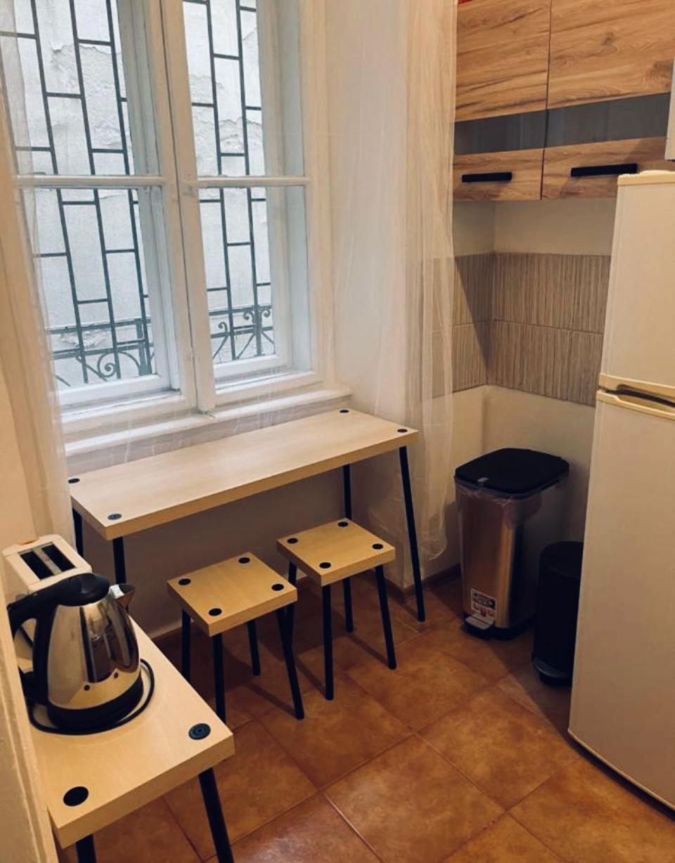 Ejjeli Majom Hostel Budapest Eksteriør billede