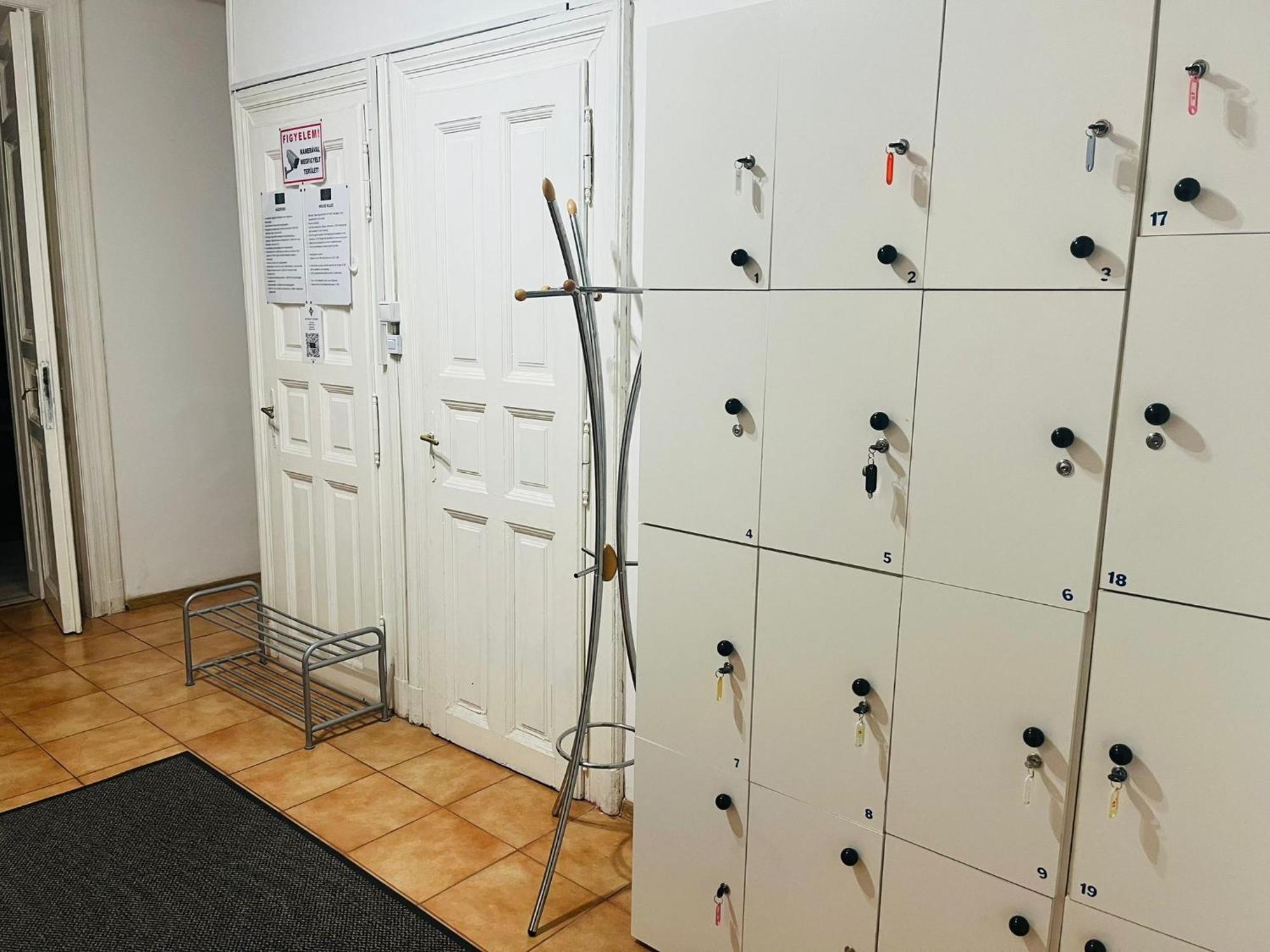 Ejjeli Majom Hostel Budapest Eksteriør billede