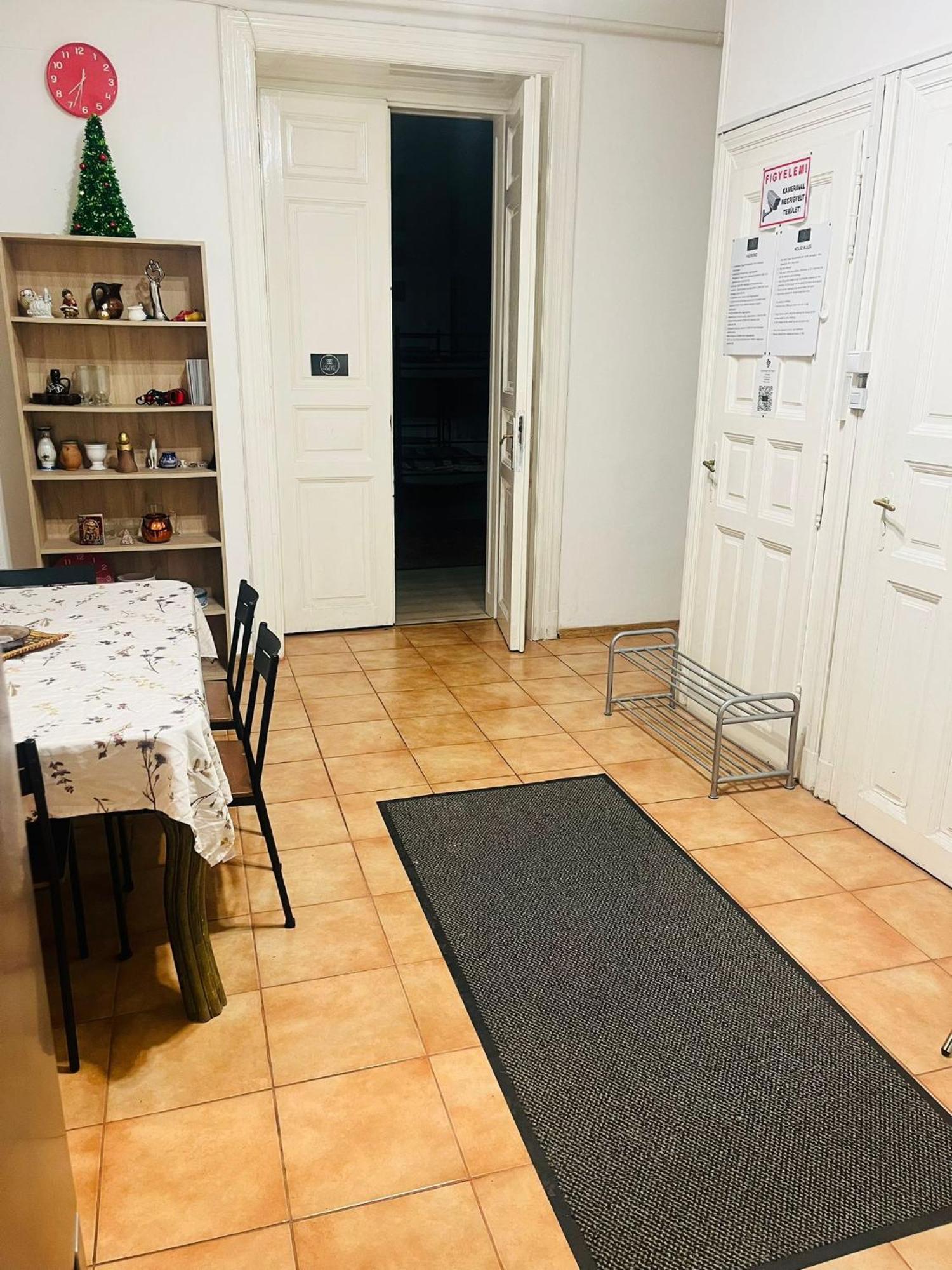 Ejjeli Majom Hostel Budapest Eksteriør billede