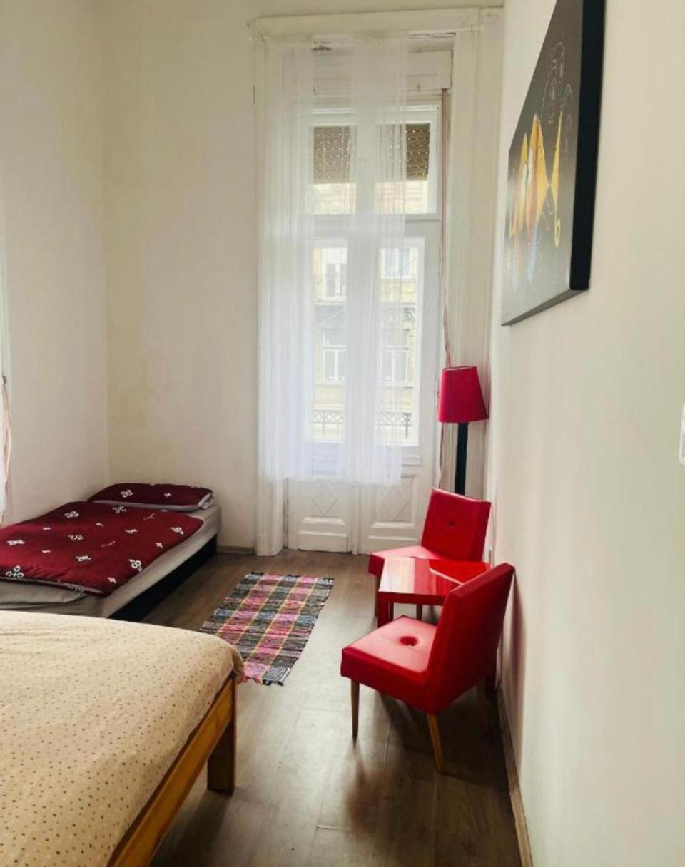 Ejjeli Majom Hostel Budapest Eksteriør billede