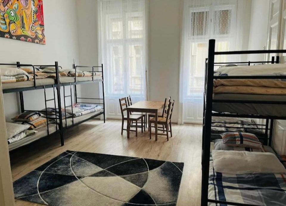 Ejjeli Majom Hostel Budapest Eksteriør billede